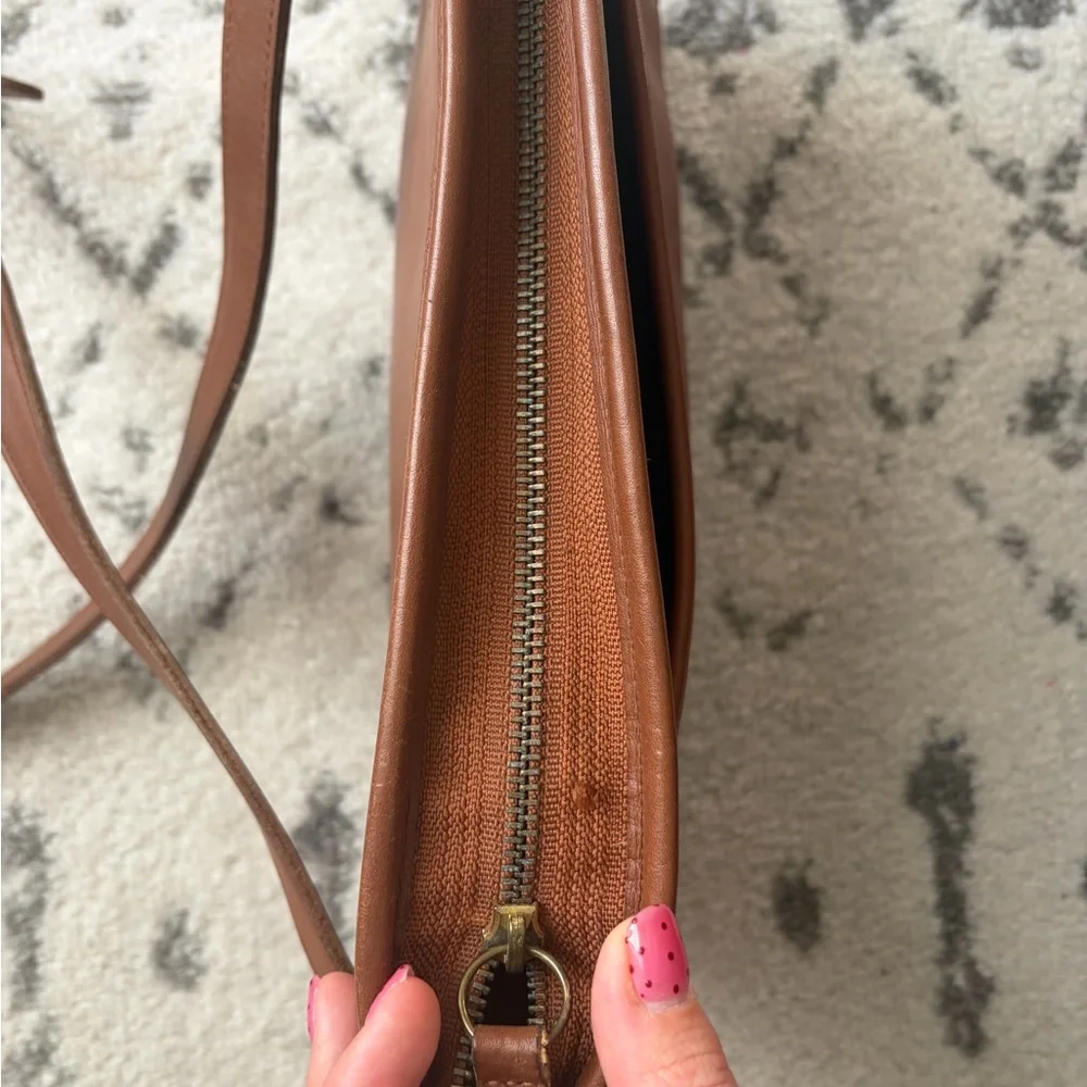 Vintage Coach Taylor 9944 Crossbody Bag | Genuine Leather | USA Made | Hang Tag - Picture 7 of 7